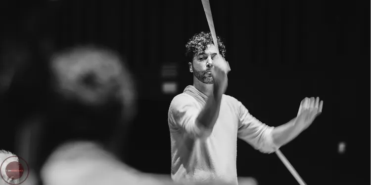 Iván Palomares dirige