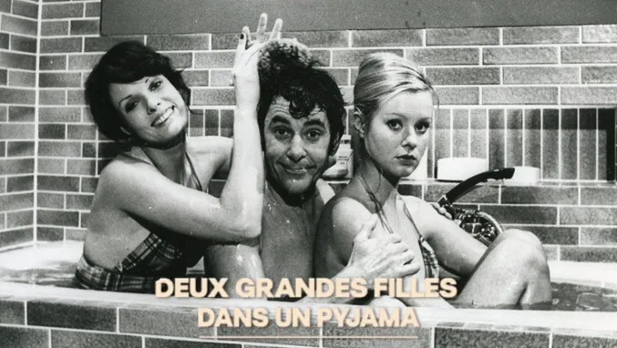DEUX GRANDES FILLES DANS UN PYJAMA movie scene